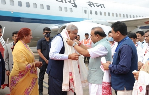 CM gives warm welcome to V-Prez at Guwahati Airport