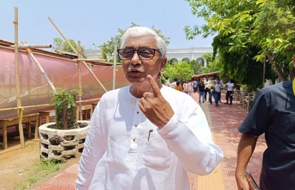 Former CM Manik Sarkar casted vote