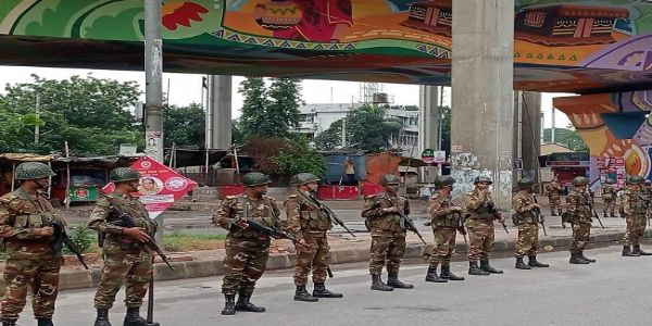 এ পর্যন্ত সারা দেশে যৌথ বাহিনীর অভিযানে উদ্ধার ৫৩টি অস্ত্র, গ্রেফতার ২৫ জন