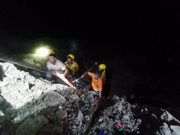 রুদ্রপ্রয়াগে খাদে বাইক পড়ে জখম দুই যুবক, উদ্ধার করল এসডিআরএফ