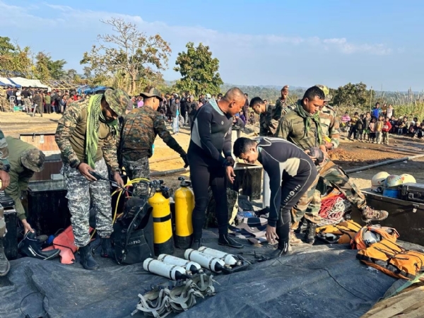 অত্যাধুনিক সরঞ্জাম নিয়ে উদ্ধার অভিযানের প্রস্তুতি