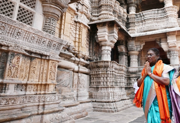 গুজরাট সফরে রাষ্ট্রপতি, পুজো দিলেন দ্বারকাধীশ মন্দিরে
