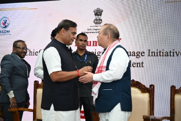 জাপানের প্রতিনিধির সঙ্গে অন্তরঙ্গ মুহূর্ত