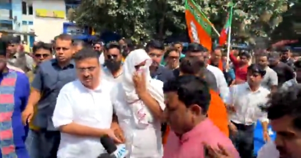 দুর্গাপুরে নির্যাতিতার বাবার সঙ্গে দেখা শুভেন্দুর, দোষীদের শাস্তির দাবি