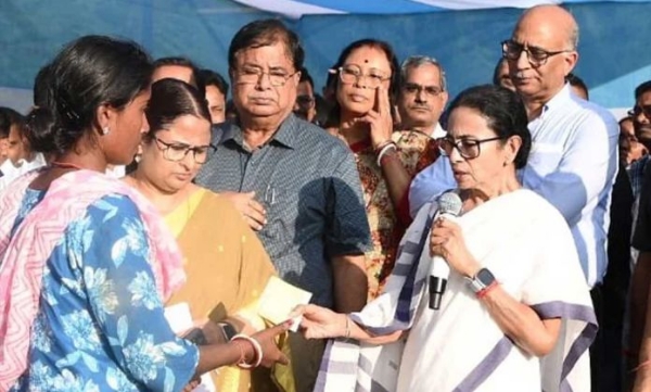 নাগরাকাটায় দুর্যোগে মৃতদের পরিবারকে নিয়োগপত্র মুখ্যমন্ত্রীর