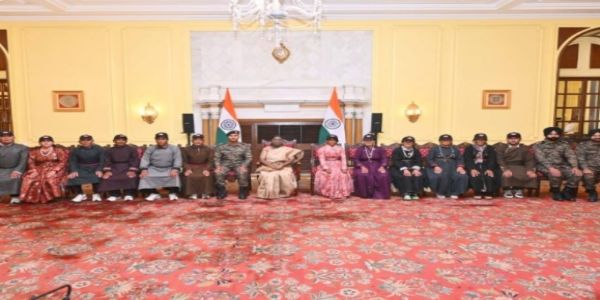 লাদাখের মহিলা এবং প্রবীণদের সঙ্গে সাক্ষাৎ রাষ্ট্রপতি মুর্মুর