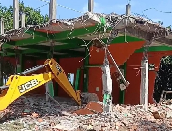 পাথারকা‌ন্দির দোহা‌লিয়ায় উচ্ছেদ অভিযান (চিত্র এক)