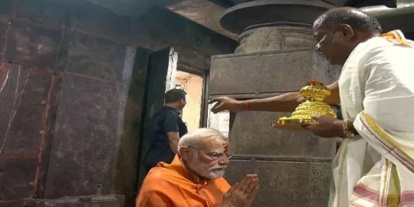 অন্ধ্রপ্রদেশে সফরে প্রধানমন্ত্রী, পুজো দিলেন শ্রী ভ্রমরম্ব মল্লিকার্জুন স্বামী ভারলা দেবস্থানমে