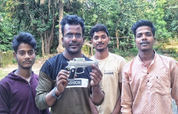 নারী সুরক্ষায় টিজারগান বানিয়ে চমকে দিলেন দুর্গাপুরের ছোটন