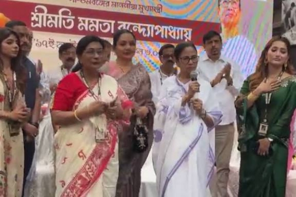 কালীপুজোর উদ্বোধন হল মুখ্যমন্ত্রীর হাত ধরে