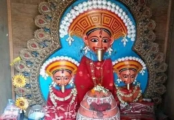 মান-কচু ভোগ নিবেদন করা হয় শিবপুরের জহুরা কালীকে