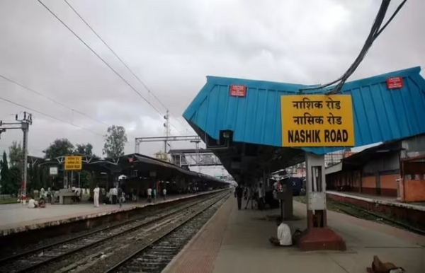 নাসিকের কাছে ট্রেন থেকে পড়ে গিয়ে দুই যুবকের মৃত্যু