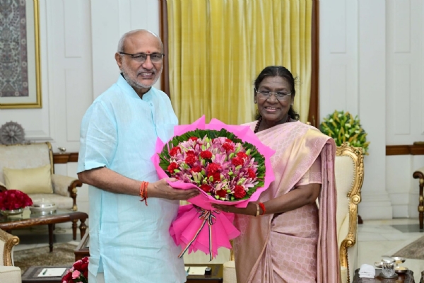 দীপাবলিতে রাষ্ট্রপতির সঙ্গে সাক্ষাৎ উপরাষ্ট্রপতির