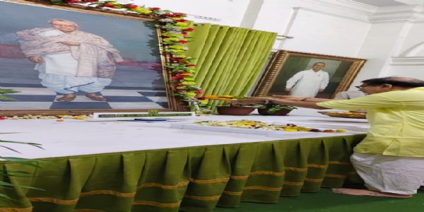সিদ্ধার্থশঙ্কর রায়ের প্রতি বিধানসভায় শ্রদ্ধাঞ্জলি অর্পণ