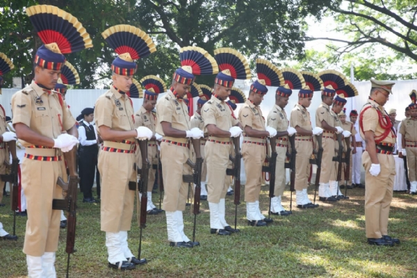 মৌনতা পালন পুলিশ কর্মীদের