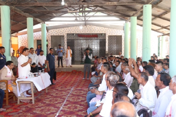 হরিমন্দিরে স্থানীয় নাগরিকদের সঙ্গে মতবিনিময় মুখ্যমন্ত্রীর (চিত্র দুই)