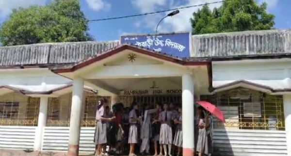 বিদ্যালয়ে তালা
