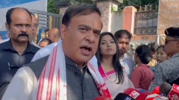 সাংবাদিকদের সঙ্গে কথা বলছেন মুখ্যমন্ত্রী হিমন্তবিশ্ব শর্মা
