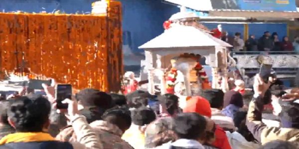 ভাইফোঁটায় বন্ধ হয়ে গেল কেদারনাথ মন্দির, শেষ দিনে পুজো দিলেন ধামি