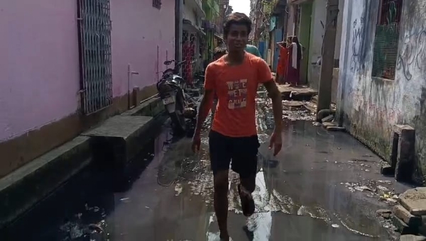 জল জমে রয়েছে ভুক্তভোগীদের সমস্যা চরমে জল জমে রয়েছে ভুক্তভোগীদের সমস্যা চরমে