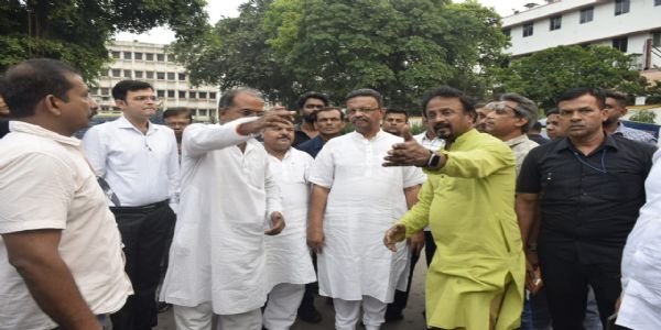 ছট পুজোর প্রস্তুতি খতিয়ে দেখতেই গঙ্গার ঘাট পরিদর্শনে মেয়র