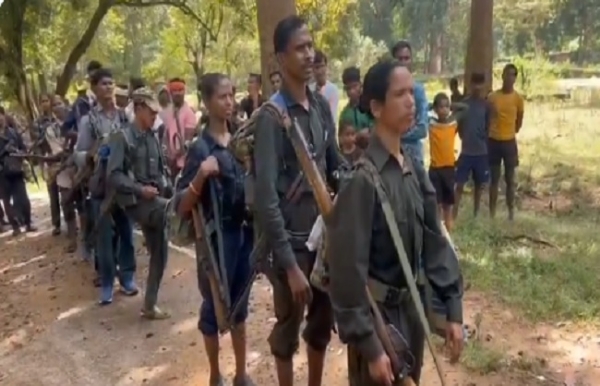 নকশাল-মুক্ত হচ্ছে ছত্তিশগড়, একসঙ্গে আত্মসমর্পণ ২১ মাওবাদীর নকশাল-মুক্ত হচ্ছে ছত্তিশগড়, একসঙ্গে আত্মসমর্পণ ২১ মাওবাদীর