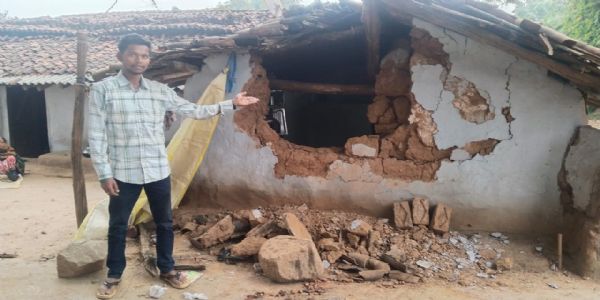 ঝাড়খণ্ড : লোহারদাগায় হাতির তাণ্ডব, আতঙ্কে গ্রামবাসীরা