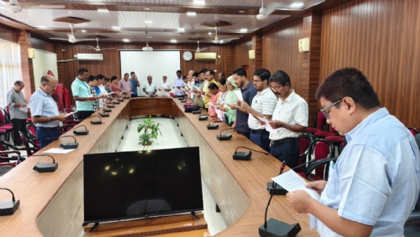 জেলা কমিশনারের কার্যালয় কক্ষে সমবেতভাবে ভিজিলেন্স সপ্তাহ-এর শপথ জেলা কমিশনারের কার্যালয় কক্ষে সমবেতভাবে ভিজিলেন্স সপ্তাহ-এর শপথ