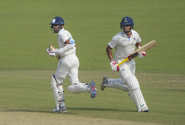 ইডেন গার্ডেন্সে বাংলার খেলোয়াড়রা লড়াইয়ে ইডেন গার্ডেন্সে বাংলার খেলোয়াড়রা লড়াইয়ে
