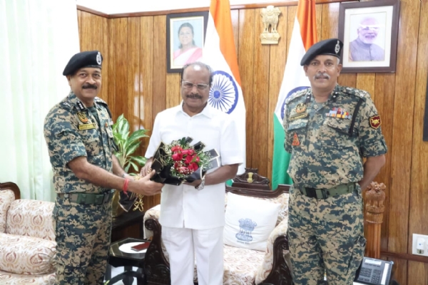 রাজভবনে বিএসএফ কর্মকর্তার রাজভবনে বিএসএফ কর্মকর্তার