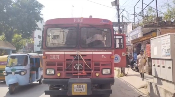 দমকল বাহিনীর ইঞ্জিন দমকল বাহিনীর ইঞ্জিন