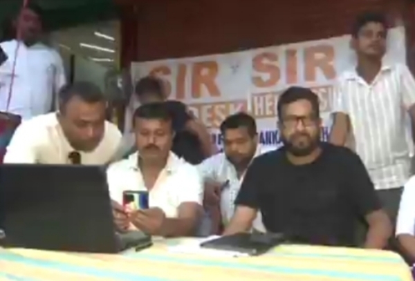 শিলিগুড়িতে শুরু এসআইআর শিবির, উদ্যোগ বিজেপি বিধায়ক শঙ্কর ঘোষের শিলিগুড়িতে শুরু এসআইআর শিবির, উদ্যোগ বিজেপি বিধায়ক শঙ্কর ঘোষের