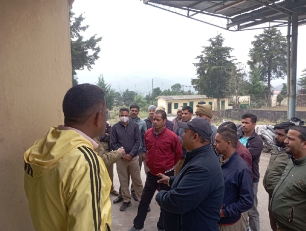 দীপাবলির পর যাত্রী বিপাকে, লোহাঘাটে বাস চালকদের অনির্দিষ্ট ধর্মঘট দীপাবলির পর যাত্রী বিপাকে, লোহাঘাটে বাস চালকদের অনির্দিষ্ট ধর্মঘট