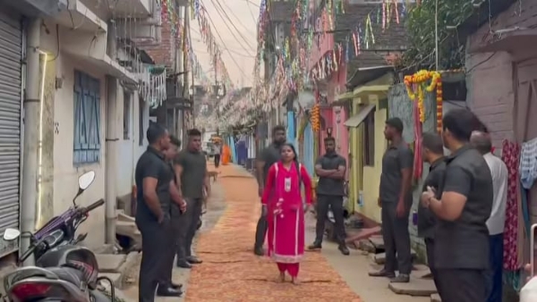 বাউন্সার নিয়ে ছট ঘাটে শিলিগুড়ির পুর প্রতিনিধি, বিতর্ক বাউন্সার নিয়ে ছট ঘাটে শিলিগুড়ির পুর প্রতিনিধি, বিতর্ক