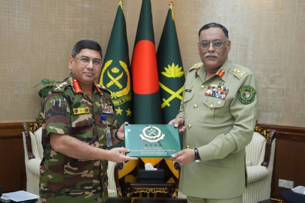 সেনাপ্রধান ওয়াকার-উজ-জামানের সঙ্গে সাক্ষাৎ পাকিস্তানের জয়েন্ট চিফস অব স্টাফ কমিটির চেয়ারম্যান জেনারেল সাহির শামশাদ মির্জার সেনাপ্রধান ওয়াকার-উজ-জামানের সঙ্গে সাক্ষাৎ পাকিস্তানের জয়েন্ট চিফস অব স্টাফ কমিটির চেয়ারম্যান জেনারেল সাহির শামশাদ মির্জার