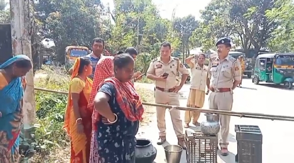 সড়ক অবরোধ সড়ক অবরোধ