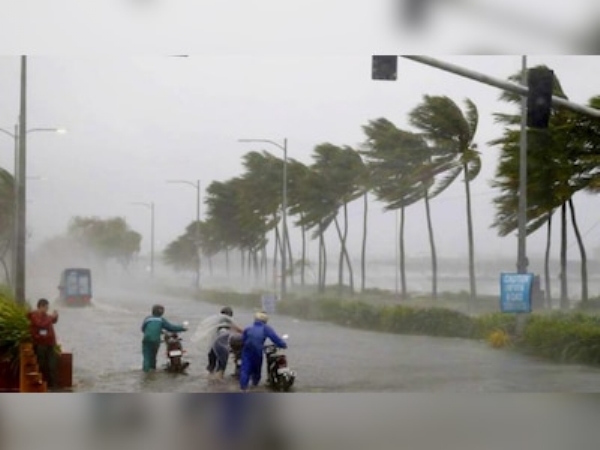 ঘূর্ণিঝড় এর প্রভাব প্রতীকী ছবি ঘূর্ণিঝড় এর প্রভাব প্রতীকী ছবি