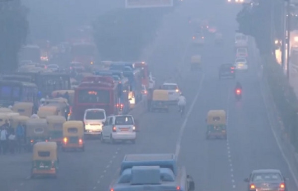দিল্লির বাতাসের গুণগতমান খারাপই, ধোঁয়াশার কবলে জাতীয় রাজধানী দিল্লির বাতাসের গুণগতমান খারাপই, ধোঁয়াশার কবলে জাতীয় রাজধানী