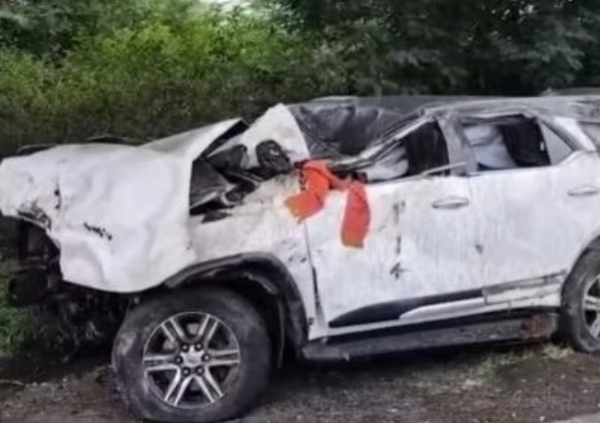 মহারাষ্ট্রের নাসিকে গাড়ি দুর্ঘটনায় মৃত ৩, গুরুতর আহত ৪ জন মহারাষ্ট্রের নাসিকে গাড়ি দুর্ঘটনায় মৃত ৩, গুরুতর আহত ৪ জন