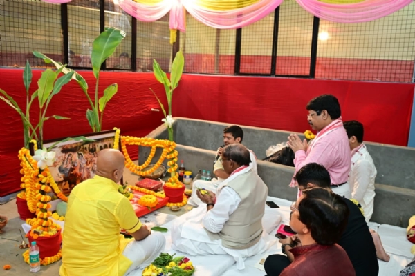 গোপাষ্টমী, পূজা করছেন রাজ্যপাল লক্ষ্মণপ্রসাদ গোপাষ্টমী, পূজা করছেন রাজ্যপাল লক্ষ্মণপ্রসাদ