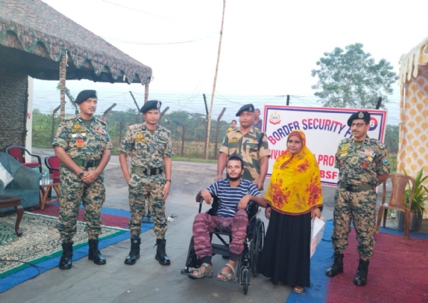 হুইলচেয়ার বণ্টন বিএসএফ-এর হুইলচেয়ার বণ্টন বিএসএফ-এর