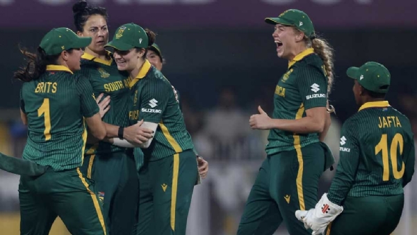 মহিলা ওয়ানডে বিশ্বকাপ: ইংল্যান্ডকে হারিয়ে প্রথমবার ফাইনালে দক্ষিণ আফ্রিকা মহিলা ওয়ানডে বিশ্বকাপ: ইংল্যান্ডকে হারিয়ে প্রথমবার ফাইনালে দক্ষিণ আফ্রিকা