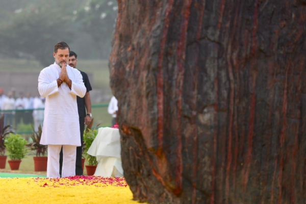 প্রাক্তন প্রধানমন্ত্রী ইন্দিরা গান্ধীর ৪১তম প্রয়াণ দিবসে শ্রদ্ধা নিবেদন রাহুল গান্ধীর প্রাক্তন প্রধানমন্ত্রী ইন্দিরা গান্ধীর ৪১তম প্রয়াণ দিবসে শ্রদ্ধা নিবেদন রাহুল গান্ধীর