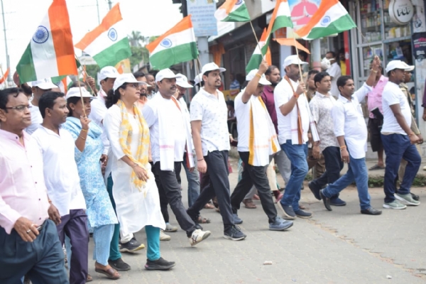 পদযাত্রায় সাংসদ কৃপানাথ   মালাহ, জেলাশাসক সহ সরকারি বিভিন্ন দফতরের আধিকারিক-কর্মচারীবৃন্দ পদযাত্রায় সাংসদ কৃপানাথ   মালাহ, জেলাশাসক সহ সরকারি বিভিন্ন দফতরের আধিকারিক-কর্মচারীবৃন্দ