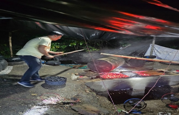 হাওড়ায় অবৈধ মদের বিরুদ্ধে অভিযান হাওড়ায় অবৈধ মদের বিরুদ্ধে অভিযান