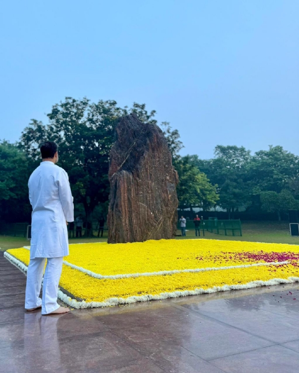 প্রাক্তন প্রধানমন্ত্রী ইন্দিরা গান্ধীর ৪১তম প্রয়াণ দিবসে শ্রদ্ধা নিবেদন রাহুল গান্ধীর প্রাক্তন প্রধানমন্ত্রী ইন্দিরা গান্ধীর ৪১তম প্রয়াণ দিবসে শ্রদ্ধা নিবেদন রাহুল গান্ধীর