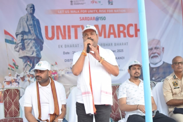 বক্তব্য পেশ করছেন সাংসদ কৃপানাথ মালাহ বক্তব্য পেশ করছেন সাংসদ কৃপানাথ মালাহ