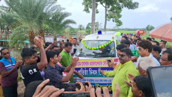 বিধায়ক দেবেশ মন্ডল আ্যম্বুলেন্স প্রদান ও উদ্বোধন করেন