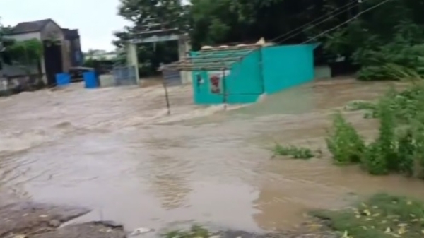 ভারী বৃষ্টিতে বিহারে স্বাভাবিক জনজীবন বিপর্যস্ত, জারি লাল সতর্কতা
