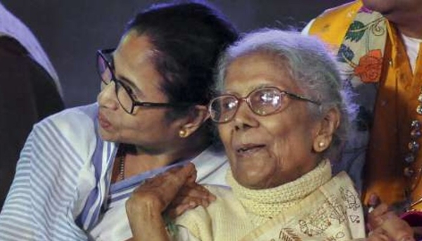 সন্ধ্যা মুখোপাধ্যায়ের জন্মদিবসে শ্রদ্ধাঞ্জলি দিলেন মুখ্যমন্ত্রী মমতা বন্দ্যোপাধ্যায়